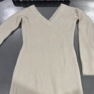 Abercrombie winter white sweater. Size small.